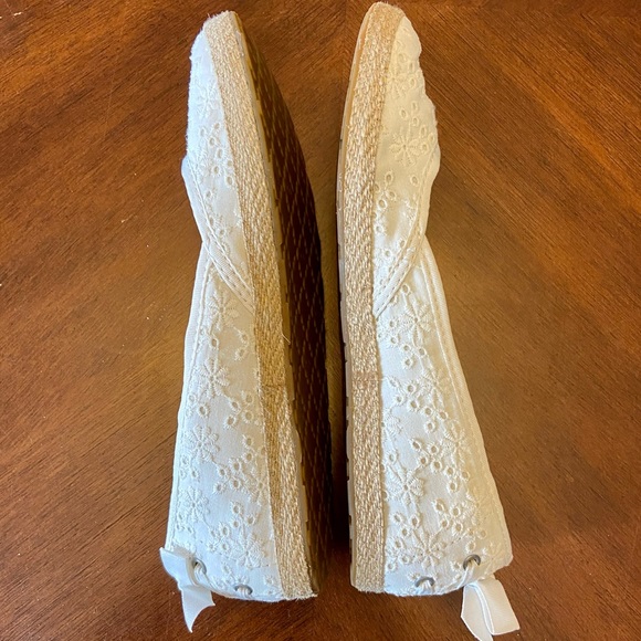 UGG Quilted Canvas Shoe - Size 5 - Picture 2 of 9